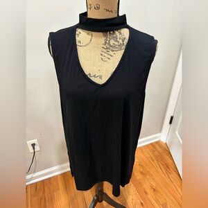 ▪️umgee Sleeveless Top with Choker Detail